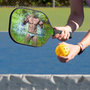SlipperyJoe's hochmuskelbiger erwachsener Mann ohn Pickleball Schläger