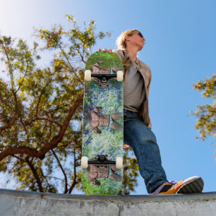 SlipperyJoe's hochmuskelöser erwachsener Mann ober Skateboard