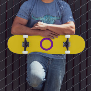 SlipperyJoe's Intersex-Stolzflagge gelber Hintergr Skateboard