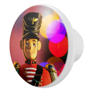 SlipperyJoes klassischer Weihnachts-Spielzeugsolda Keramikknauf
