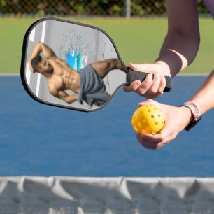 SlipperyJoe's Mann in einem Handtuch, weiße Raummu Pickleball Schläger