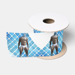 SlipperyJoe's muskulöser Mann Six-Pack-Bauch weiße Satinband