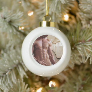 SlipperyJoe's oberkörperfreier muskulöser Männer-T Keramik Kugel-Ornament