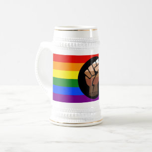 SlipperyJoes Regenbogenflagge mit erhobener Faust Bierglas