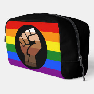 SlipperyJoes Regenbogenflagge mit erhobener Faust Waschbeutel
