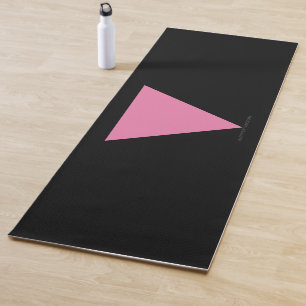 SlipperyJoe's rosa Triangle-Symbol in rosa Yogamatte