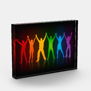 Slipperyjoes sechs stehende Silhouetten mit erhobe Fotoblock