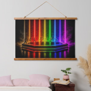 SlipperyJoe's Tanzperformance zum Feiern von Pride Wandteppich Mit Holzrahmen