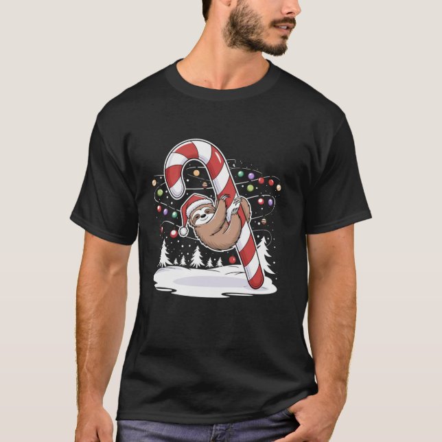 Sloth and Giant Candy Cane Christmas Pajama for Sl T-Shirt (Vorderseite)