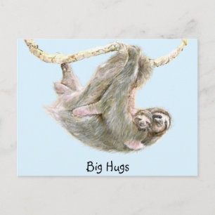 Sloth, Baby mit Mutter, die "Big Hugs" kuschelt Postkarte