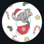 Sloth Christmas Snow Winter Animals Sloths Classic Runder Aufkleber<br><div class="desc">Der Lustschwung mit sanfter Beleuchtung. Hübsche Tiere mit Geschenken und Schnee zu den Ferien. Auch lustig für Weihnachten im Juli. Fehler sind süße Tiere und perfekt zu Weihnachten.</div>