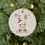 Sloth Christmas Snow Winter Animals Sloths Keramik Keramik Ornament<br><div class="desc">Der Faultier für Weihnachten mit Lichtern aus Märchen. Hübsche Tiere mit Geschenken und Schnee für den Urlaub. Auch lustig für Weihnachten im Juli. Slots sind niedliche Tiere und perfekt zu Weihnachten.</div>