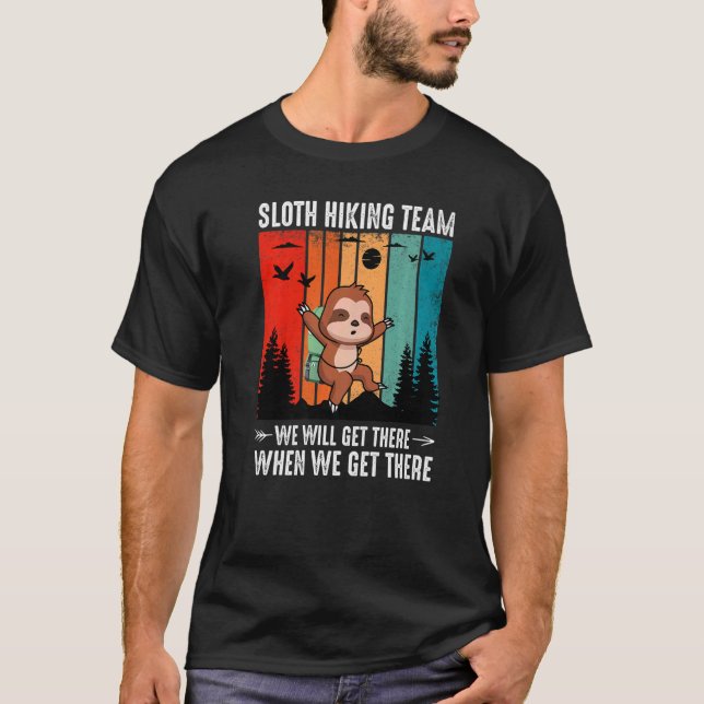 Sloth Hiking Team We Will Get There When We Get Th T-Shirt (Vorderseite)