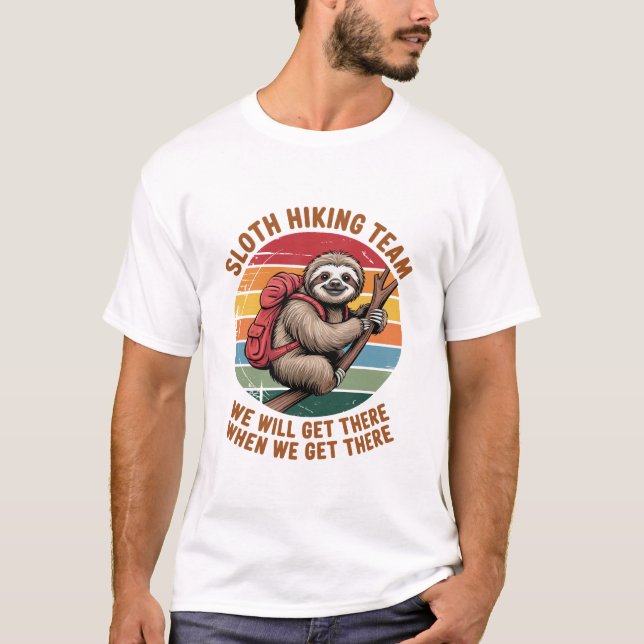 Sloth Hiking Team We Will Get There When We Get Th T-Shirt (Vorderseite)