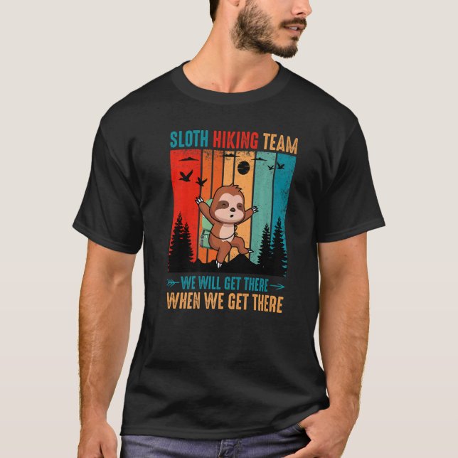 Sloth Hiking Team We Will Get There When We Get Th T-Shirt (Vorderseite)