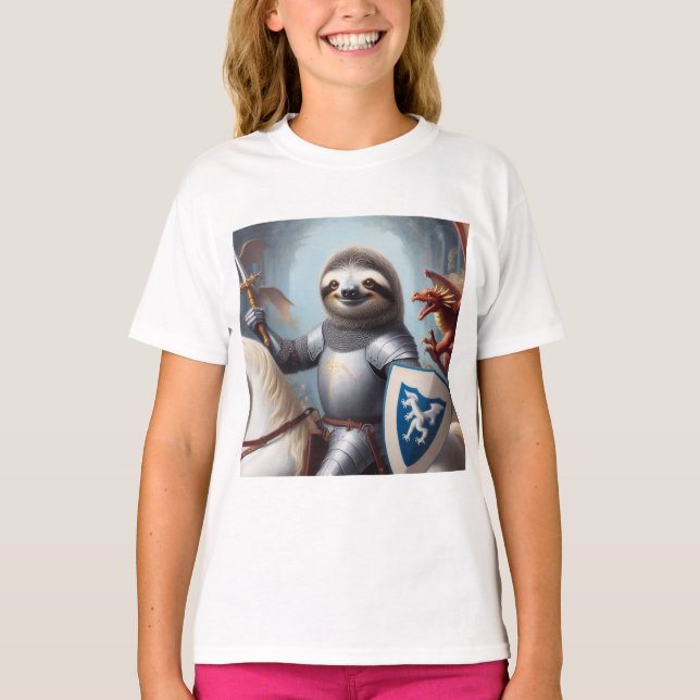 Sloth Knight Fighting Dragons T-Shirt (Vorderseite)