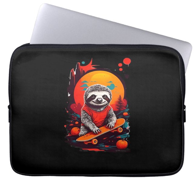 Sloth mit Skateboard auf halloween Classic T Laptopschutzhülle (Vorderseite)