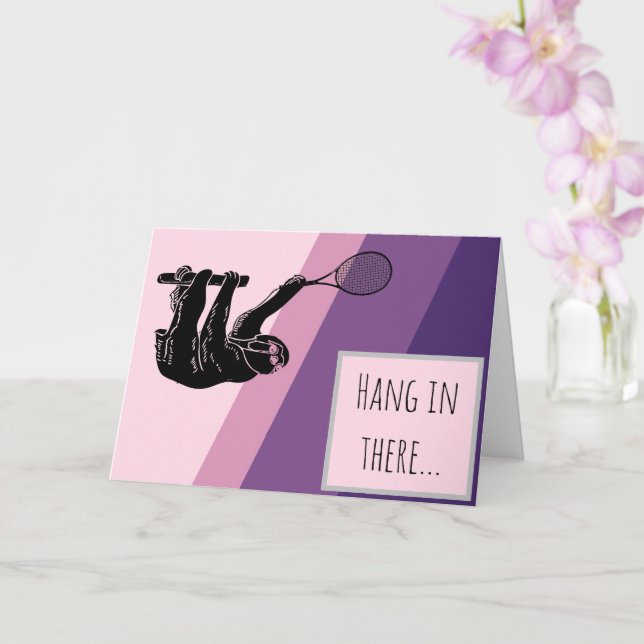 Sloth Tennis Player und rosa und Lila Hintergrund Karte (Orchidee)