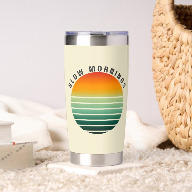 Slow Mornings - Everyday Essential Thermobecher (Wohnzimmer (gedreht))
