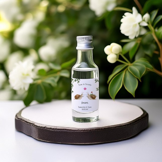 Slow & Steady Snail Wedding Favor Alkoholflaschenetikett (Von Creator hochgeladen)