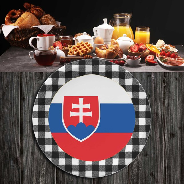 Slowakische Tafel, Büffel kariert und Slowakei-Fla Pappteller (Von Creator hochgeladen)