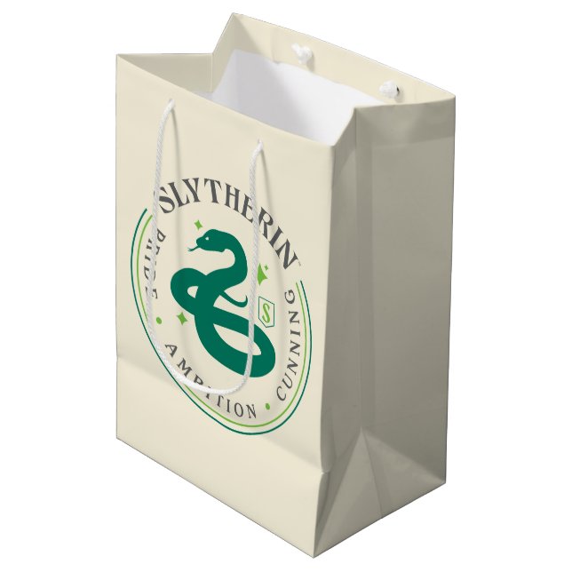 SLYTHERIN™ Green Snake House Pride Abzeichen Mittlere Geschenktüte (Vorderseite Schrägansicht)