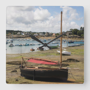 Small Boats Ploumanac'H, France Quadratische Wanduhr