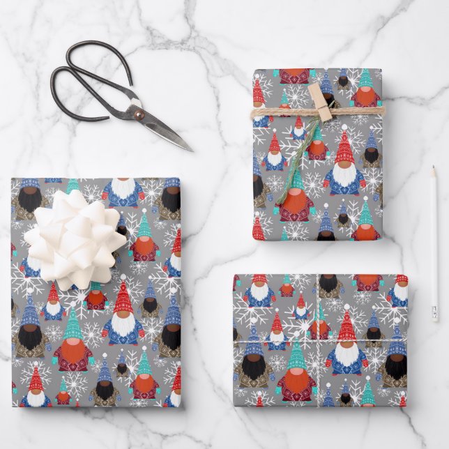 Small Gnomes Snowflake Illustrationen Weihnachten Geschenkpapier Set (Vorderseite)