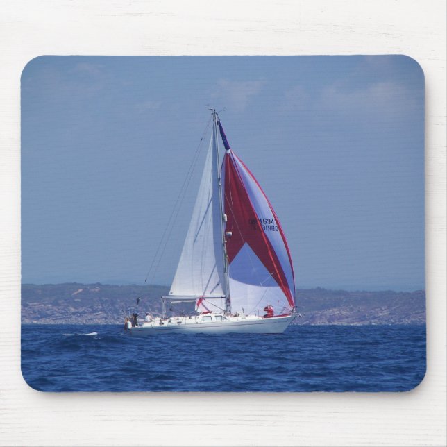 Small Yacht Setting A Spinnaker Mousepad (Vorne)