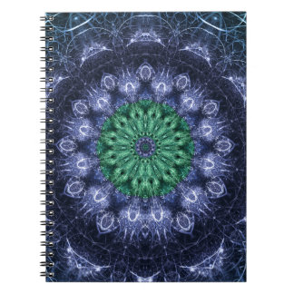 Smaragdblaue kristalline Energie-Fraktal-Kunst Notizblock