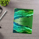 Smaragdgrün agate Marmornamenskript Planer<br><div class="desc">Smaragdgrün agdgrün,  Marmorsteinfarben als Hintergrund Personalisieren und Ihren Namen hinzufügen. Der Name ist mit einem modernen handgeschriebenen Stilskript geschrieben.</div>