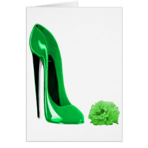 Smaragdgrün-Stilett-Schuh und Rose