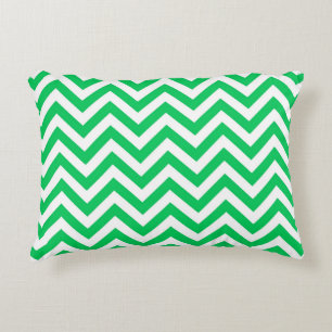 Smaragdgrün, Weißes großes Chevron-Zickzack-Muster Zierkissen