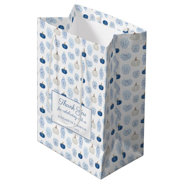 Smart Blue and White Chinoiserie Pumpkin Vielen Da Mittlere Geschenktüte (Vorderseite Schrägansicht)