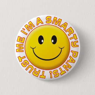 Smarty-Hosen vertrauen mir Lächeln Button