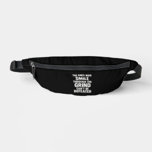 Smile-Grind-Gymnastik-Zitat mit weißem Text Bauchtasche