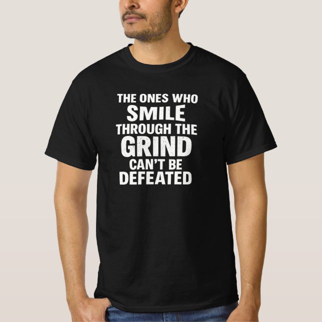 Smile-Grind-Gymnastik-Zitat mit weißem Text T-Shirt (Vorderseite)
