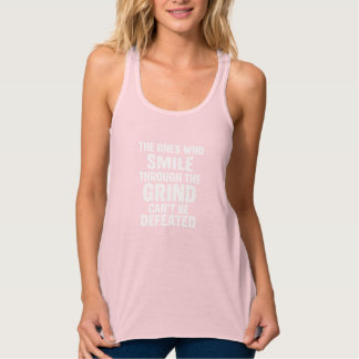 Smile-Grind-Gymnastik-Zitat mit weißem Text Tank Top