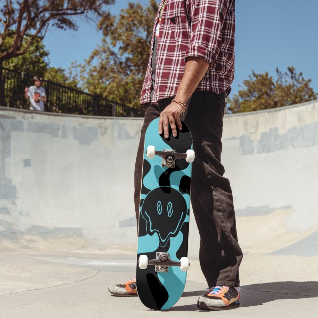 Smile Melt - Blau und Schwarz Skateboard (Außenbereich 2)