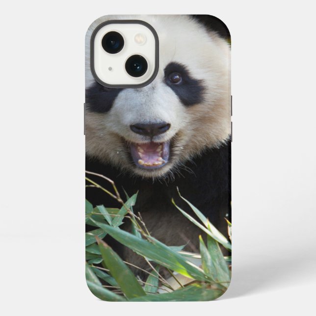 Smiling Panda Portrait iPhone Hülle (Rückseite)