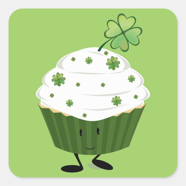 Smiling St. Patrick's Day Cupcake Quadratischer Aufkleber (Vorderseite)