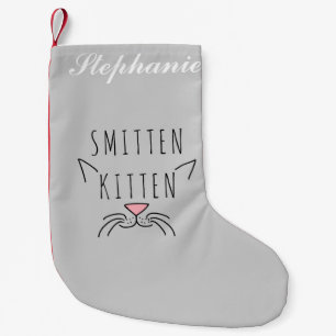 "Smitten Kätzchen-" Typografie-Katzen-Ohren u. Kleiner Weihnachtsstrumpf
