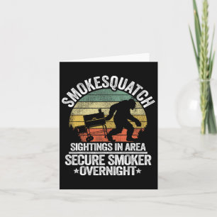 Smokesquatch Sasquatch Rauchen Fleisch Grill Funny Karte