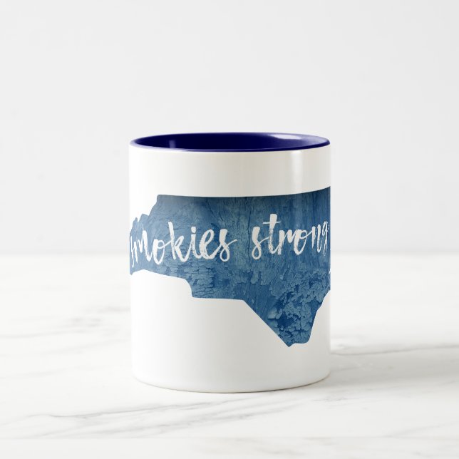 Smokies Strong North Carolina Wood Gran Zweifarbige Tasse (Mittel)