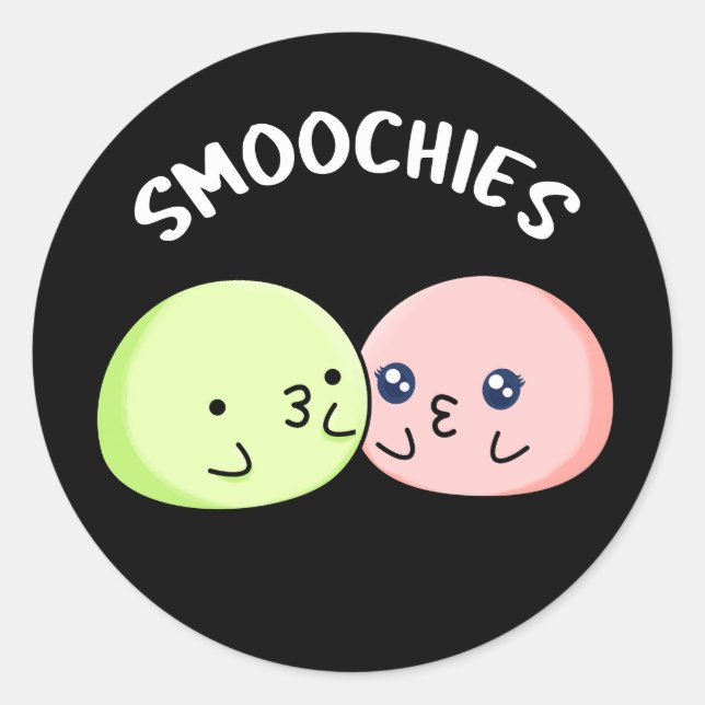 Smoochies Funny Kissing Mochi Pun Dark BG Runder Aufkleber (Vorderseite)