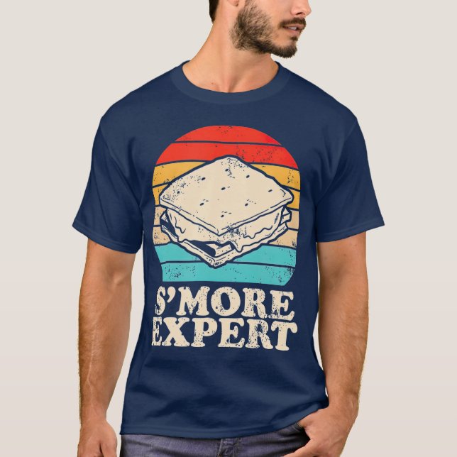 Smore Expert Retro 70s Distressed Camping T-Shirt (Vorderseite)