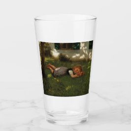 Snack Time (süßes junges Mädchen, das auf dem Gras Glas