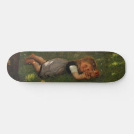 Snack Time (süßes junges Mädchen, das auf dem Gras Skateboard