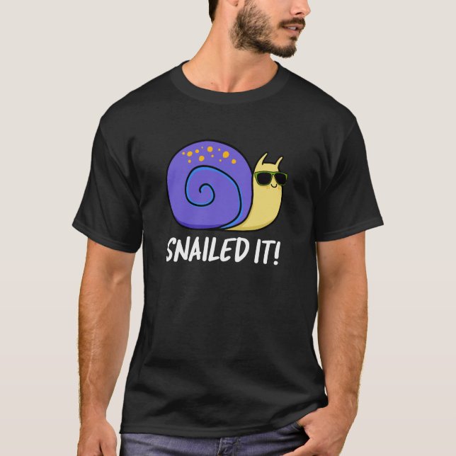 Snail Pub Dark BG T-Shirt (Vorderseite)