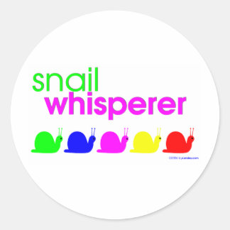 Snail Whisperer Runder Aufkleber